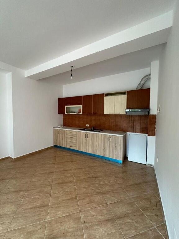 Affittasi appartamento 2+1+2 ad Astir