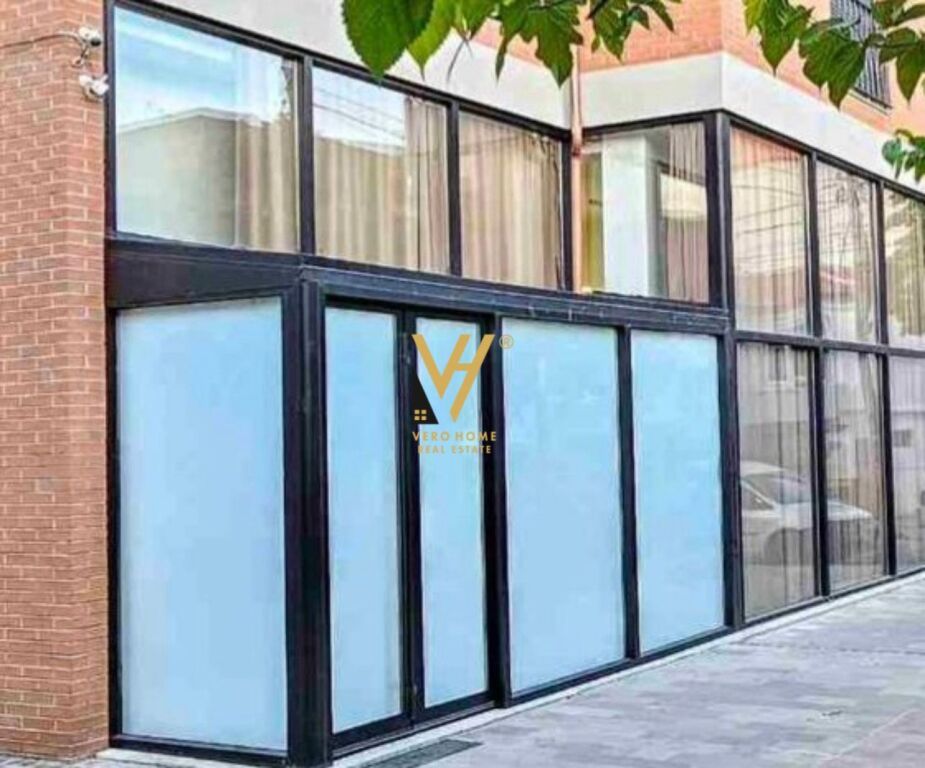 BUSINESS PREMISES FOR SALE 44 M2 AT QEMAL STAFA STREET 200,000 EURO