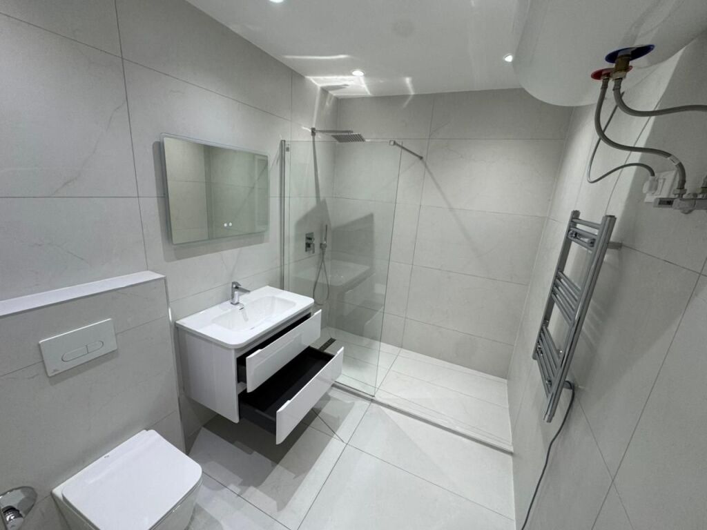 🏡 Appartamento 2+1+2 in affitto 📍 21 Dhjetori, vicino al supermercato Joena 💶 Prezzo: 850 euro/mese