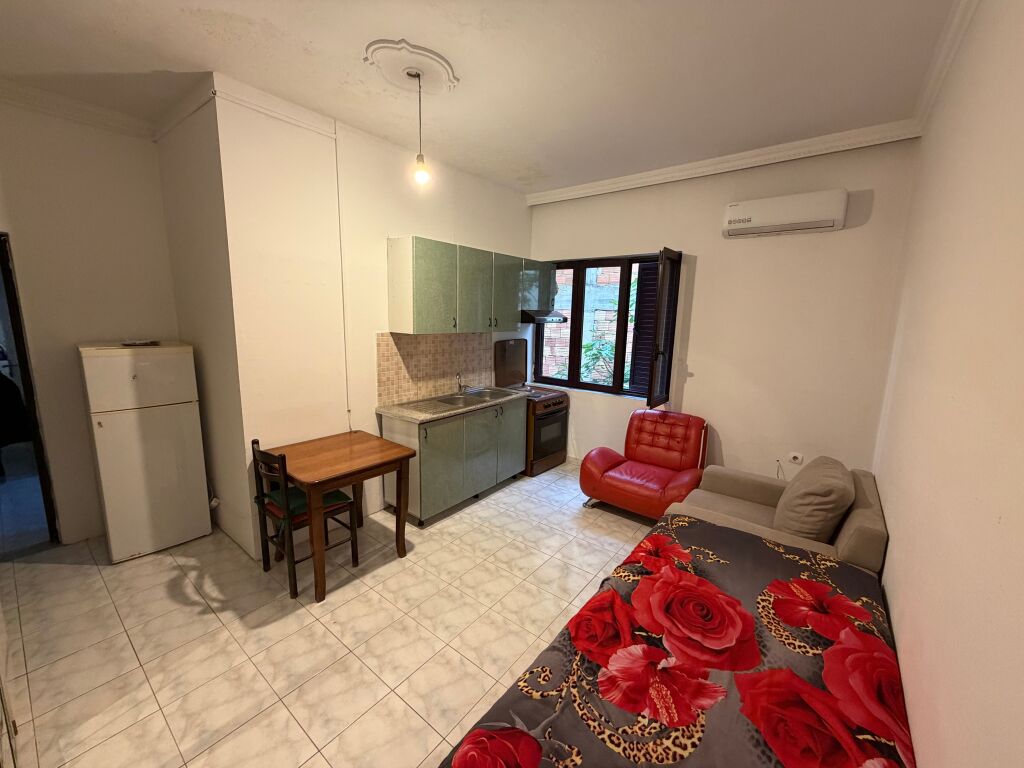Studio apartment for rent  300 thousand lek opposite Deliorgji