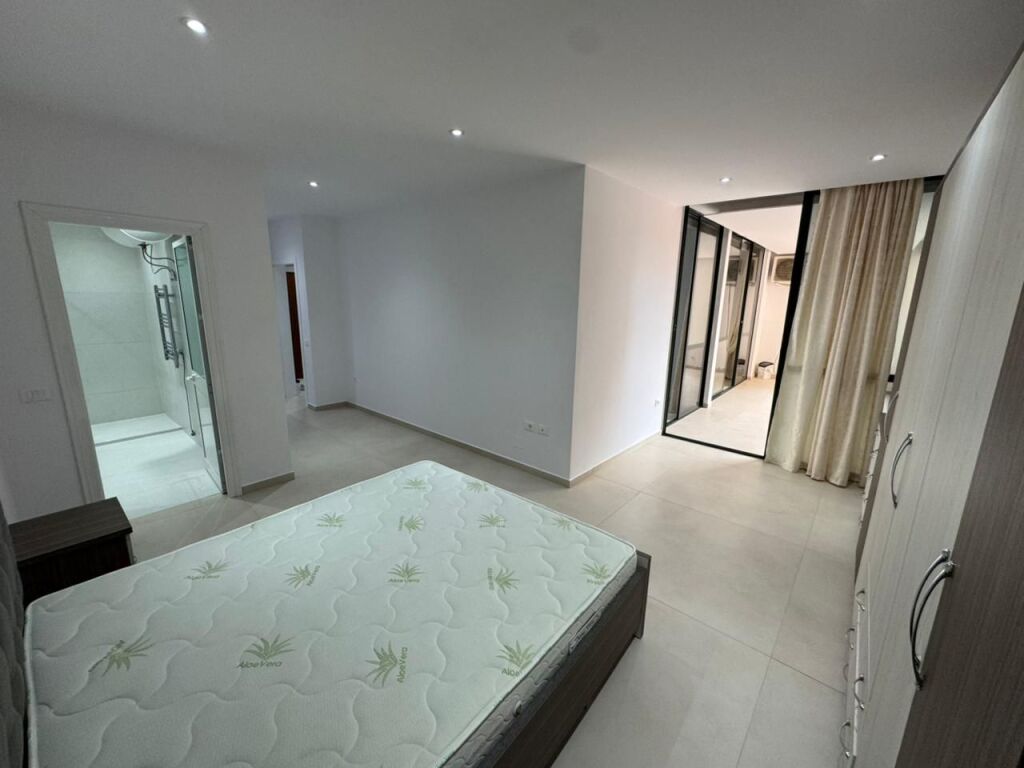 🏡 Appartamento 2+1+2 in affitto 📍 21 Dhjetori, vicino al supermercato Joena 💶 Prezzo: 850 euro/mese