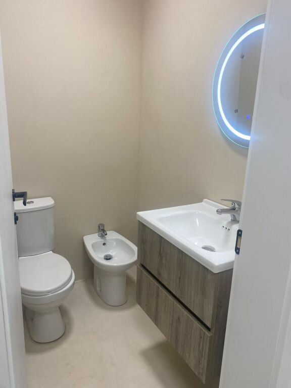 🏢 LOCALE COMMERCIALE IN AFFITTO – INGRESSO DI DURRËS