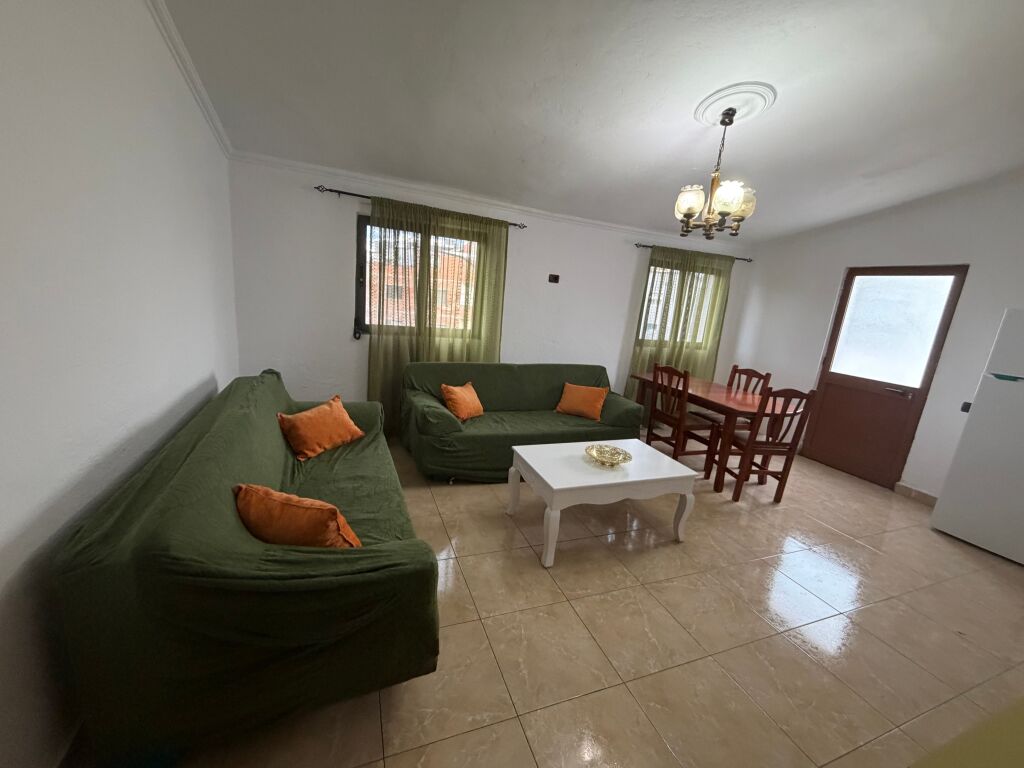 2+1, 3° piano esistente, via Durres, 450 euro