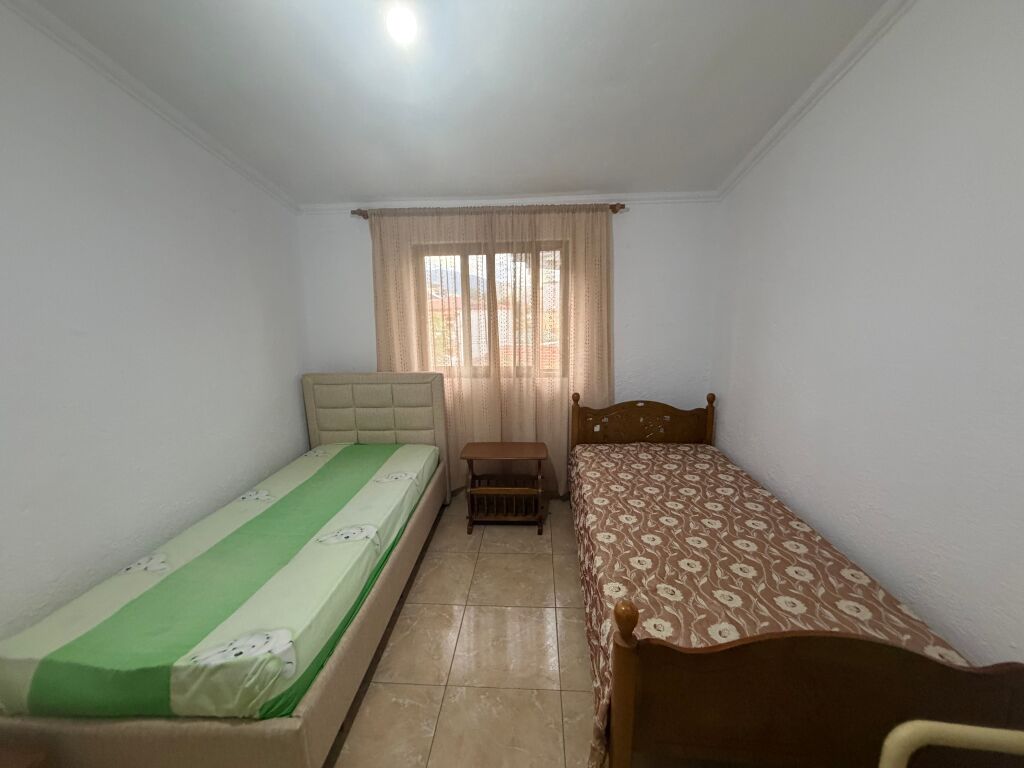 2+1, 3° piano esistente, via Durres, 450 euro