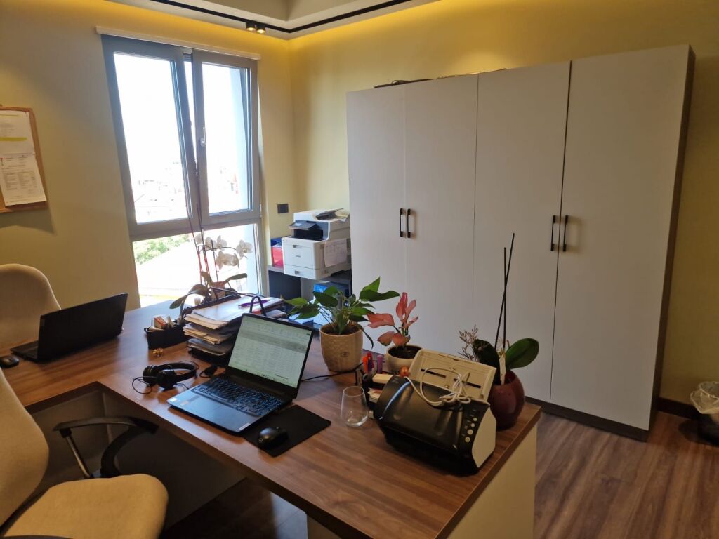 Ufficio in affitto in Via Kavaja vicino al centro di Tirana!