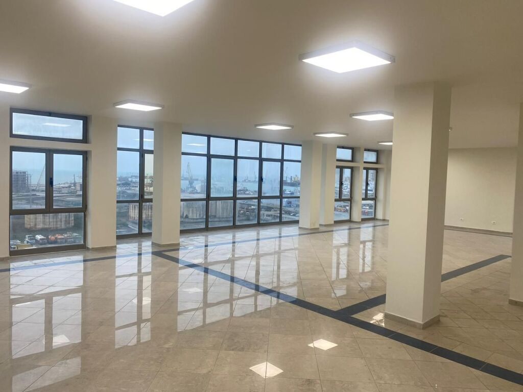 🏢 LOCALE COMMERCIALE IN AFFITTO – INGRESSO DI DURRËS