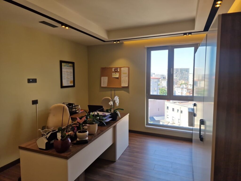 Ufficio in affitto in Via Kavaja vicino al centro di Tirana!