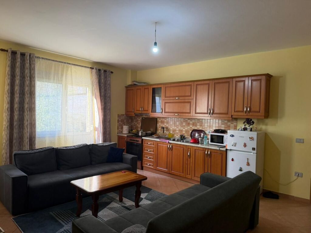 Shitet: Apartament 1+1, pranë Shkollës së Muzikës, Vlorë