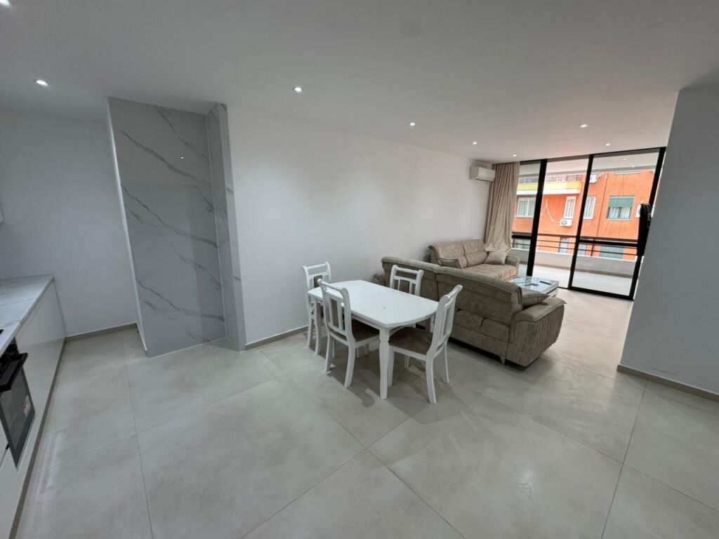🏡 Appartamento 2+1+2 in affitto 📍 21 Dhjetori, vicino al supermercato Joena 💶 Prezzo: 850 euro/mese