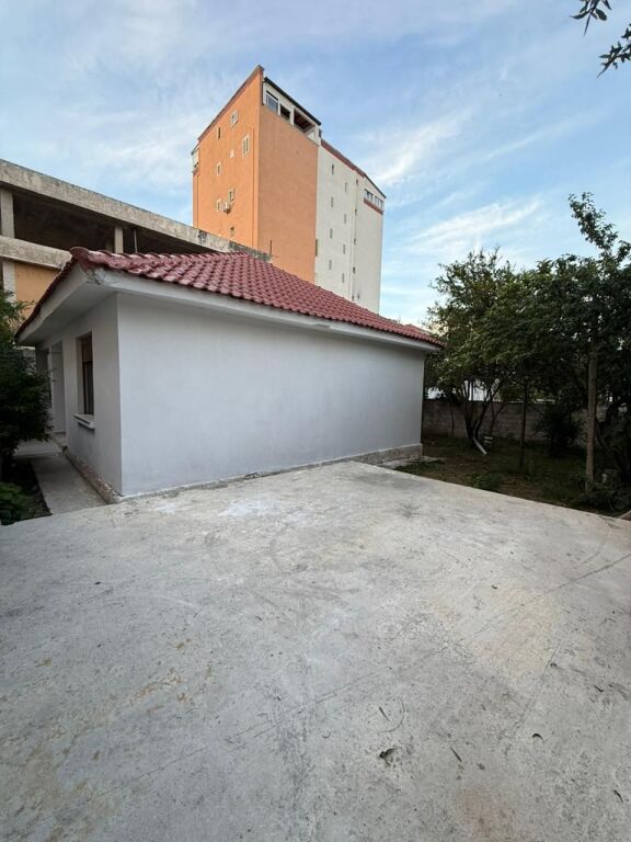 Casa privata 2+1 in Affitto vicino all'Ospedale, Durrës