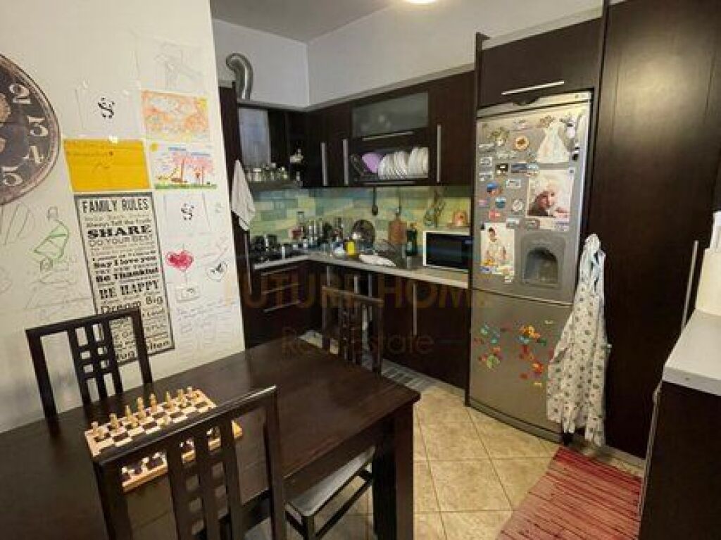 Shitet, Apartament 2+1 , Rruga e Kavajës,Tiranë