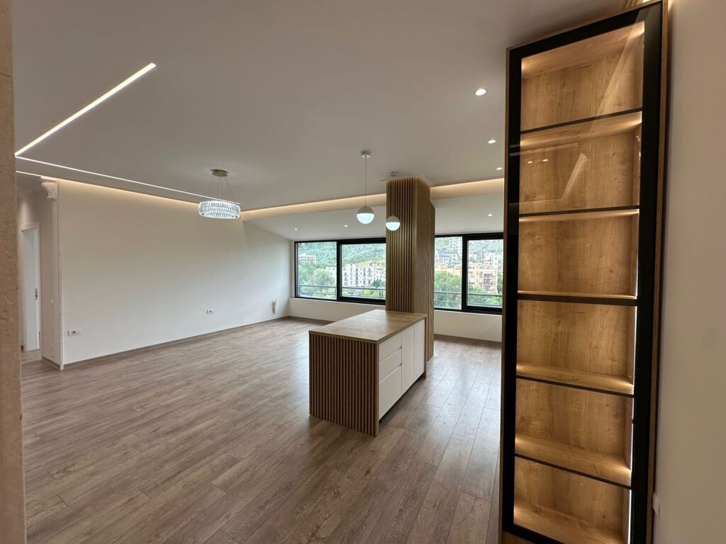 🏡 Super Luxurious Apartment for Sale 2+1 📍 Hamdi Garunja Street, Dry Lake (not a mountainous area)💶 Price: 273 Million Lek