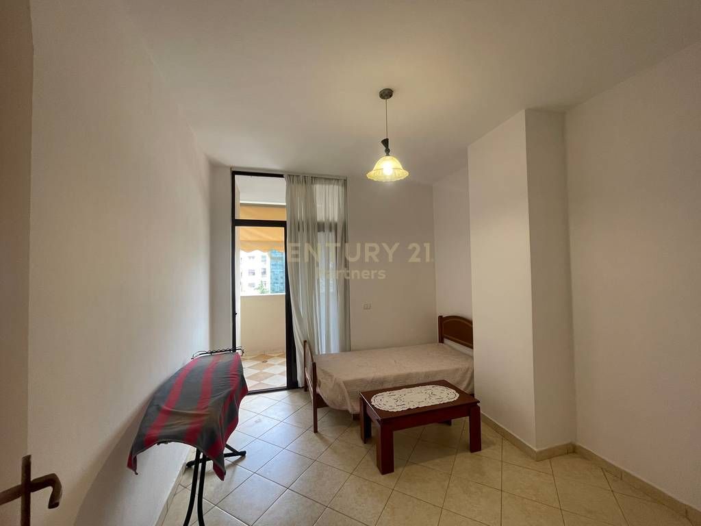AFFITTASI APPARTAMENTO 3+1+2 Via Panorama - Vicino Don Bosko 700 €