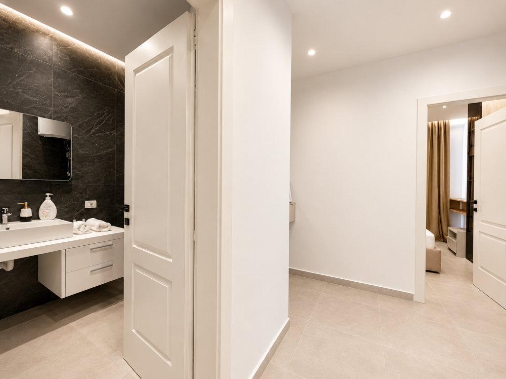 Shitet Apartament 2+1 i Mobiluar me Pamje Deti - Golem - More