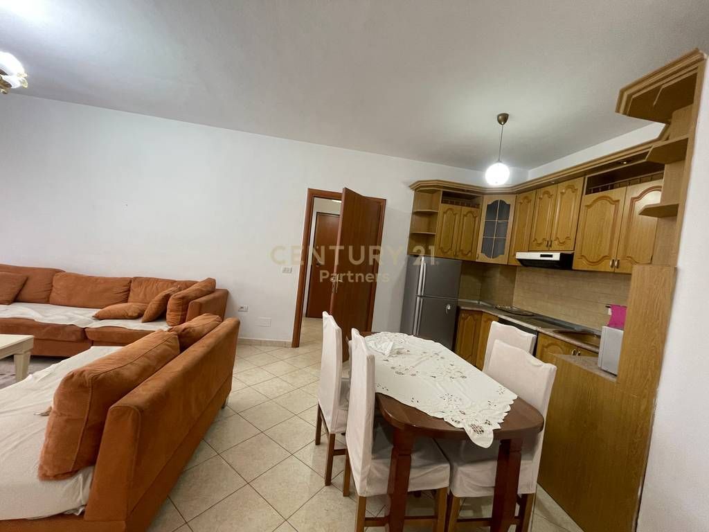 AFFITTASI APPARTAMENTO 3+1+2 Via Panorama - Vicino Don Bosko 700 €