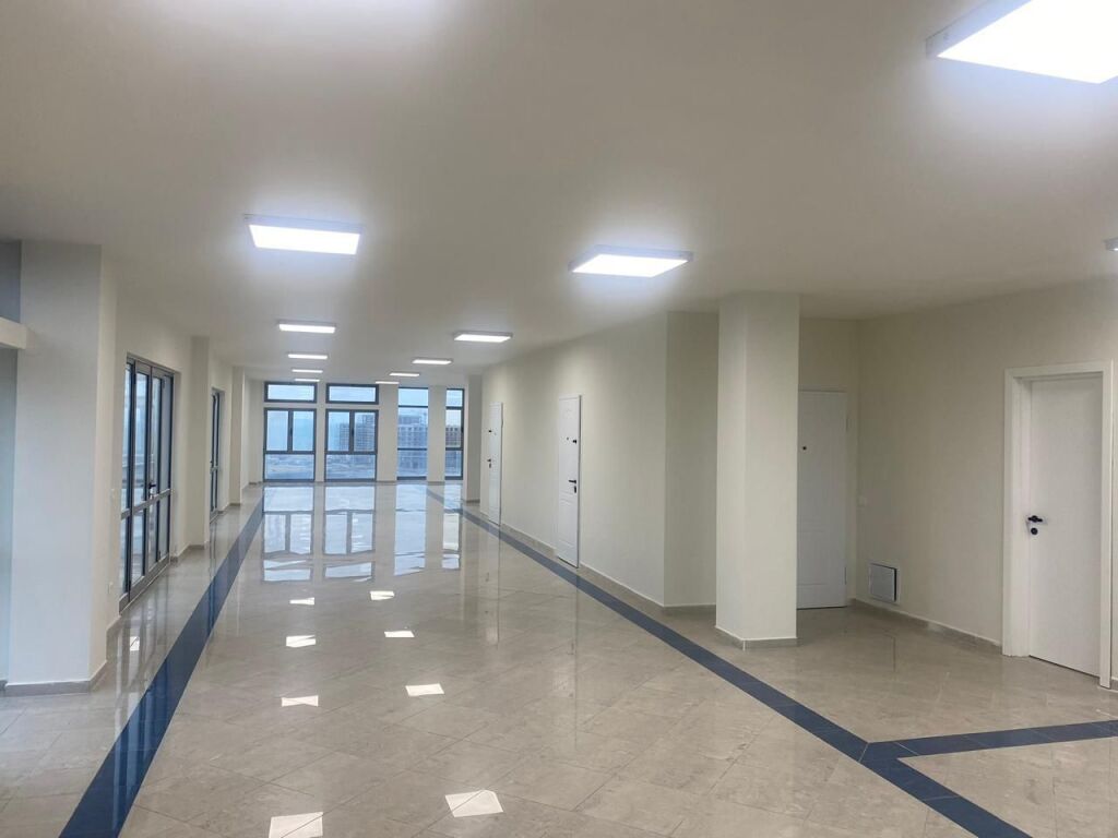 🏢 LOCALE COMMERCIALE IN AFFITTO – INGRESSO DI DURRËS