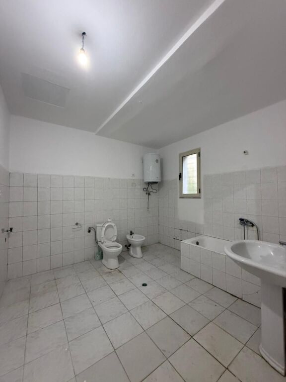 Casa privata 2+1 in Affitto vicino all'Ospedale, Durrës