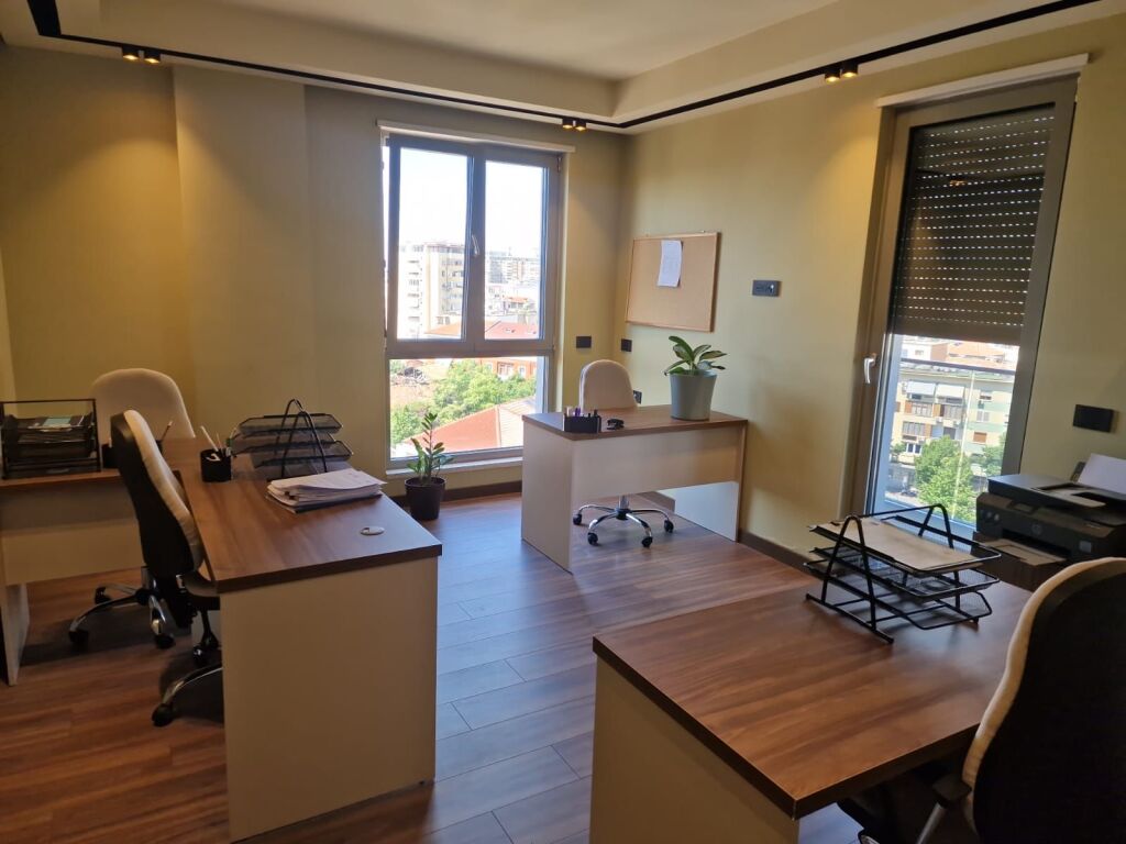 Ufficio in affitto in Via Kavaja vicino al centro di Tirana!