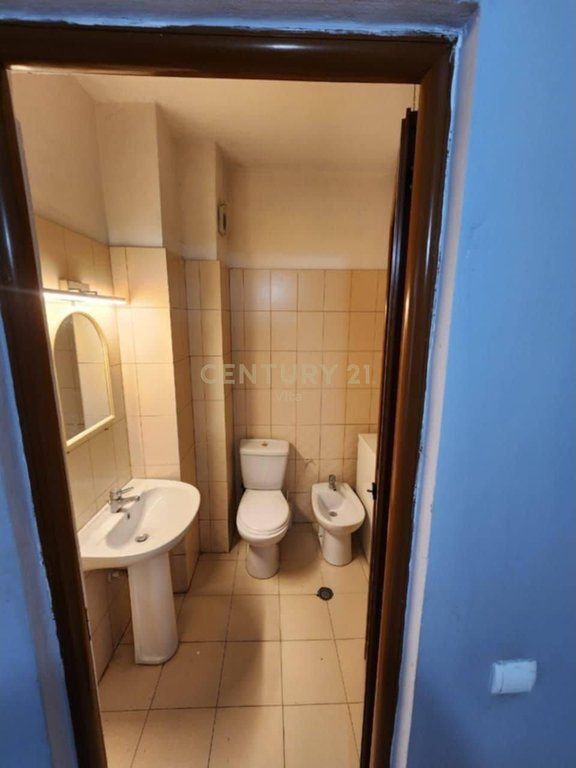 Apartament 1+1 i Mobiluar për Shitje pranë Detit në Plazh , Durres