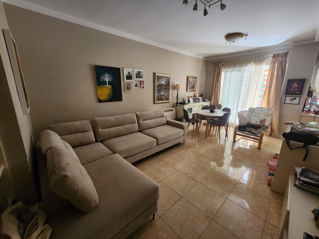 2+1, at the dry lake, roadside, 700 euros