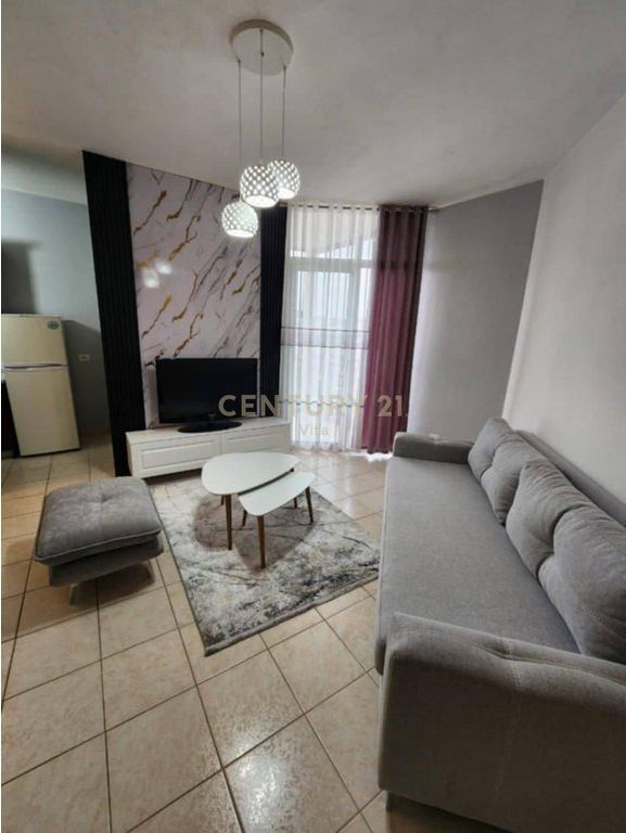 Apartament 1+1 i Mobiluar për Shitje pranë Detit në Plazh , Durres