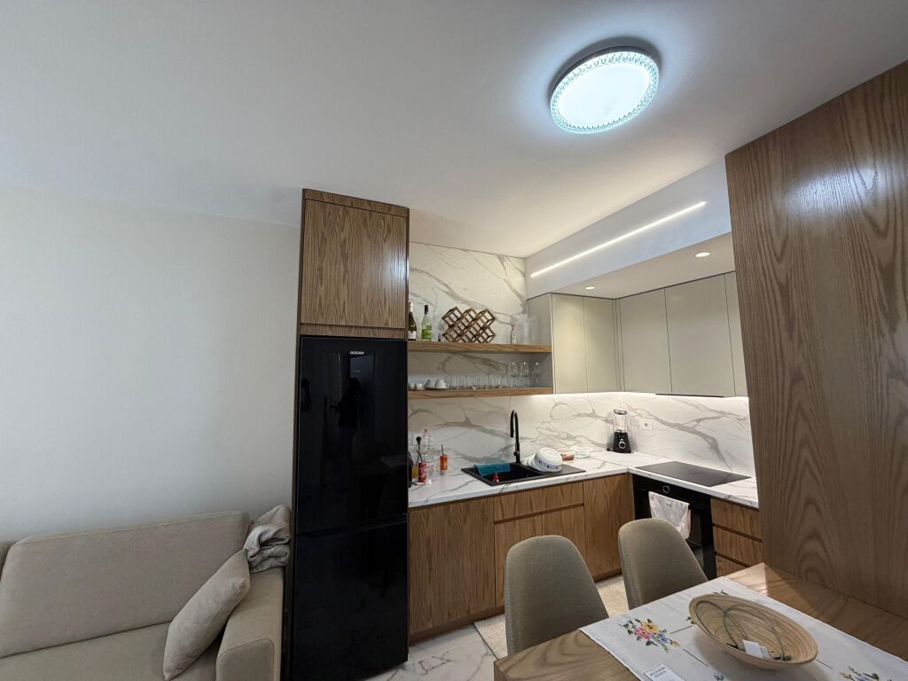 Shitet Apartament 1+1 ne Golem !