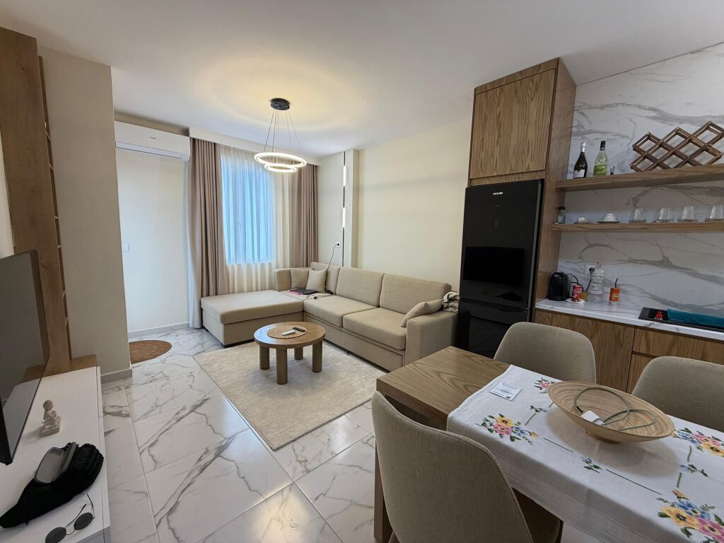 Shitet Apartament 1+1 ne Golem !