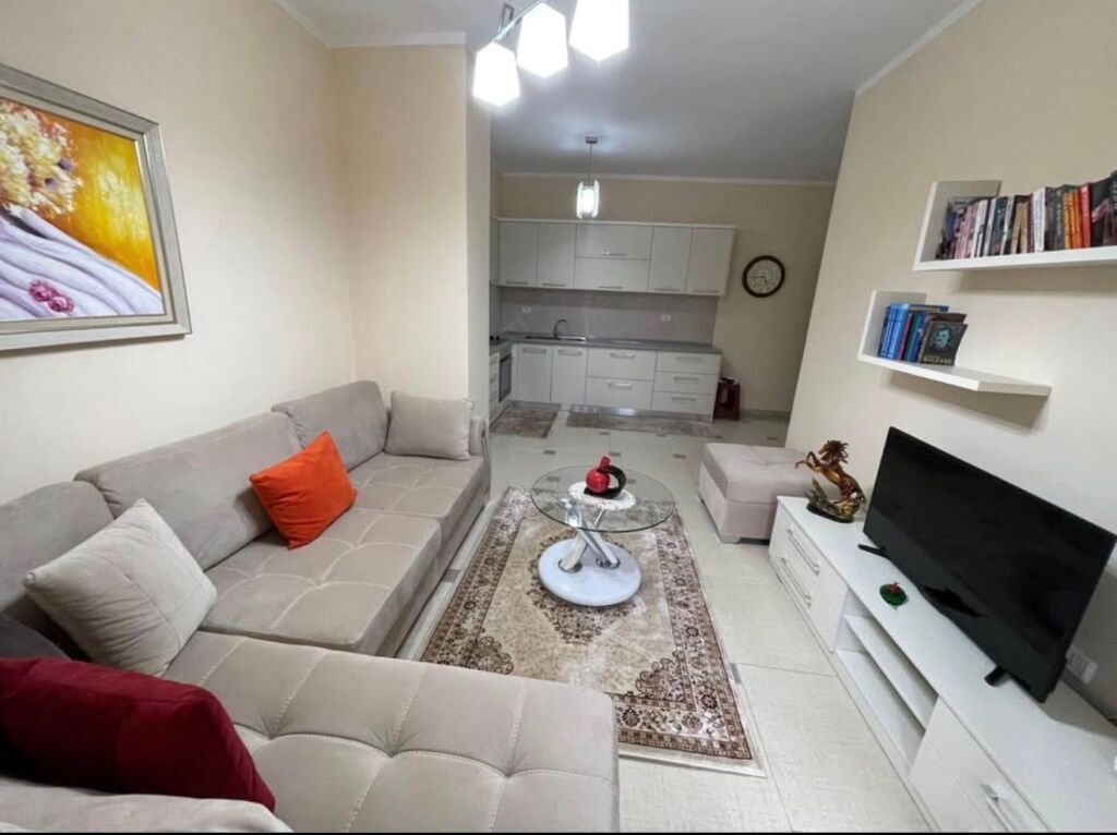 Shitet super apartament 1+1 tek blloku ne plepa