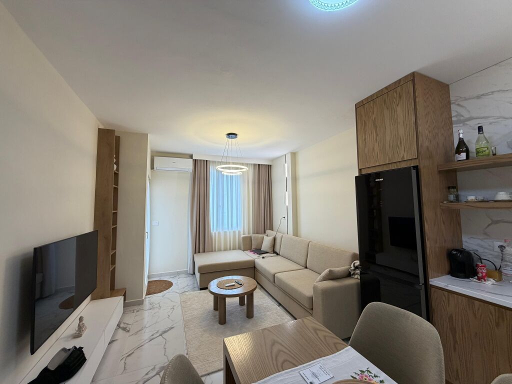 Shitet Apartament 1+1 ne Golem !