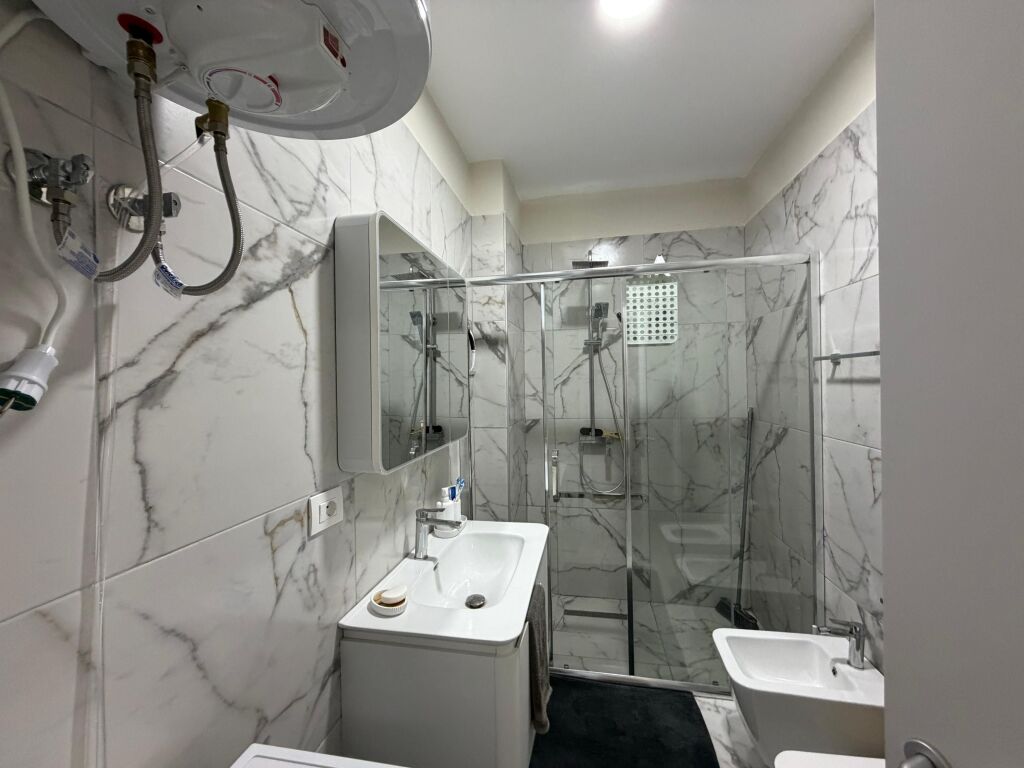 Shitet Apartament 1+1 ne Golem !