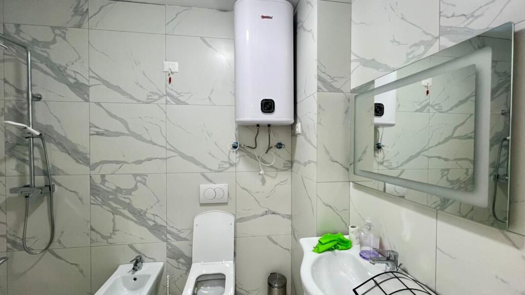 UFFICIO IN AFFITTO: 2 Ambienti di Lavoro 📍Lake View Residence (Rr. E Kosovareve) || +1 Posto Auto 🅿️ - 1100€/Mese - Sup. 75m² || Ideale per aziende che cercano un’immagine professionale