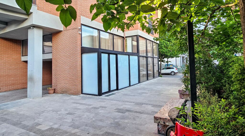 Locale commerciale fronte strada in affitto.