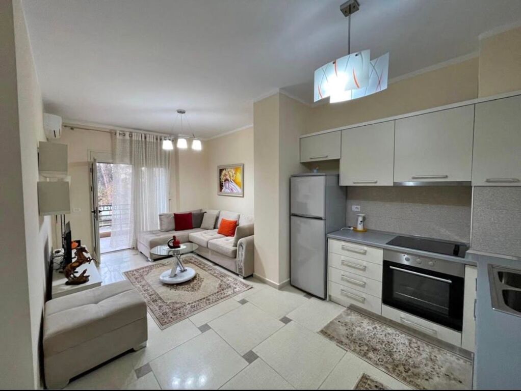 Shitet super apartament 1+1 tek blloku ne plepa