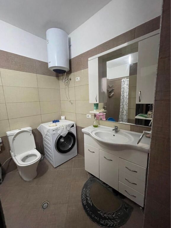 Shitet super apartament 1+1 tek blloku ne plepa