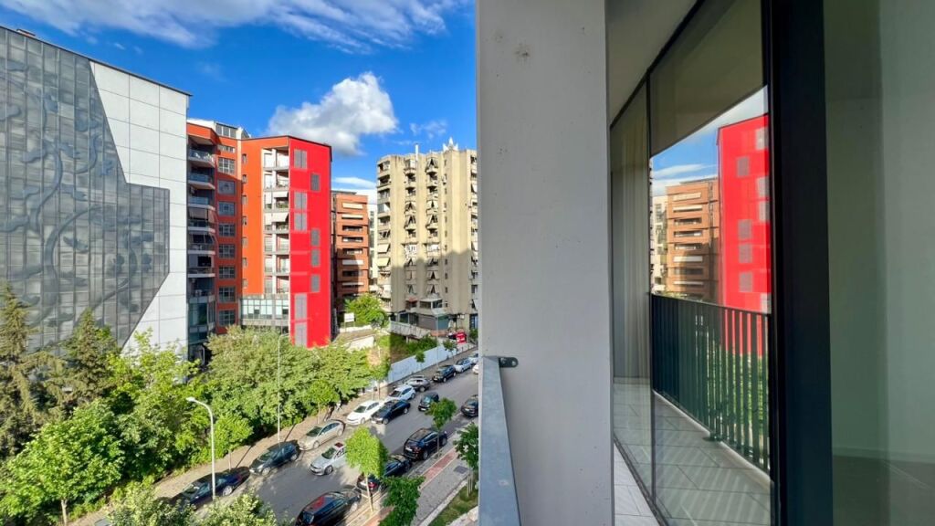 UFFICIO IN AFFITTO: 2 Ambienti di Lavoro 📍Lake View Residence (Rr. E Kosovareve) || +1 Posto Auto 🅿️ - 1100€/Mese - Sup. 75m² || Ideale per aziende che cercano un’immagine professionale