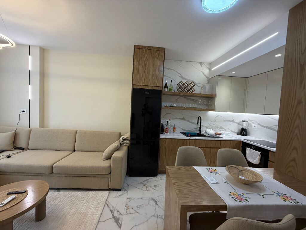 Shitet Apartament 1+1 ne Golem !
