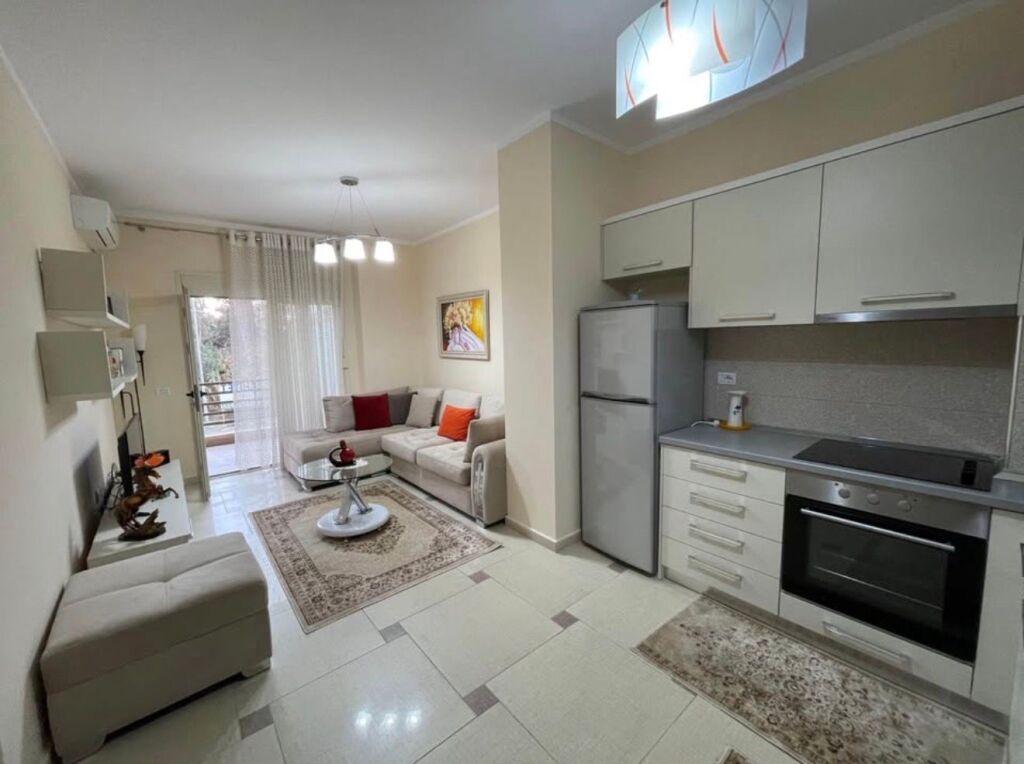 Shitet super apartament 1+1 tek blloku ne plepa