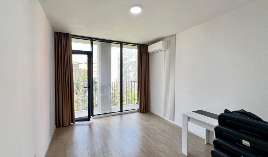 UFFICIO IN AFFITTO: 2 Ambienti di Lavoro 📍Lake View Residence (Rr. E Kosovareve) || +1 Posto Auto 🅿️ - 1100€/Mese - Sup. 75m² || Ideale per aziende che cercano un’immagine professionale
