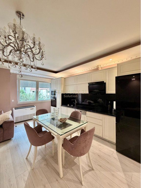 Apartament 2+1+2 per shitje tek Komuna e Parisit