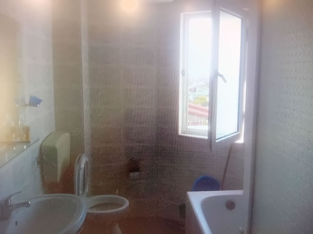 1+1 e mobiluar prane kompleksit Grand