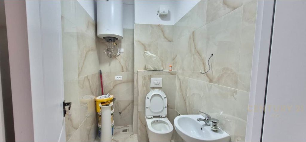 Shitet apartament 2+1+2 pranë Bulevardit Zhan D’Ark, afër Ministrisë së Jashtme,
