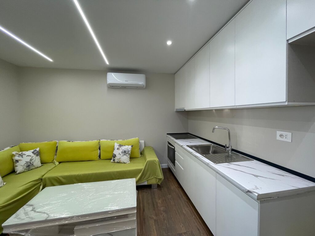 Apartament 2+1 me qira ne Sauk prane Akademise se Policise!
