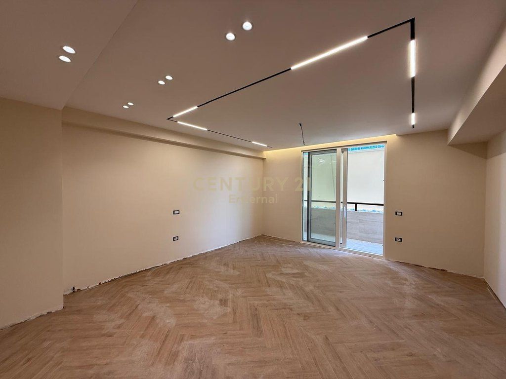 Apartament 2+1+2 per shitje tek Ish-Ekspozita