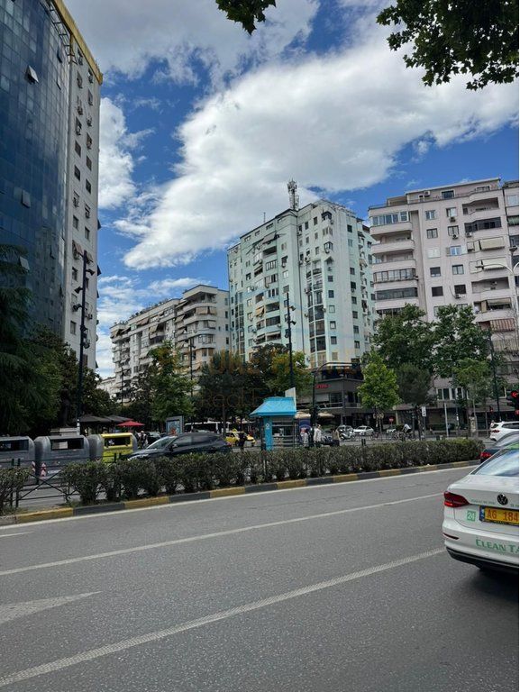 Shitet,Apartament 1+1,Bulevardi i Ri, Tirane