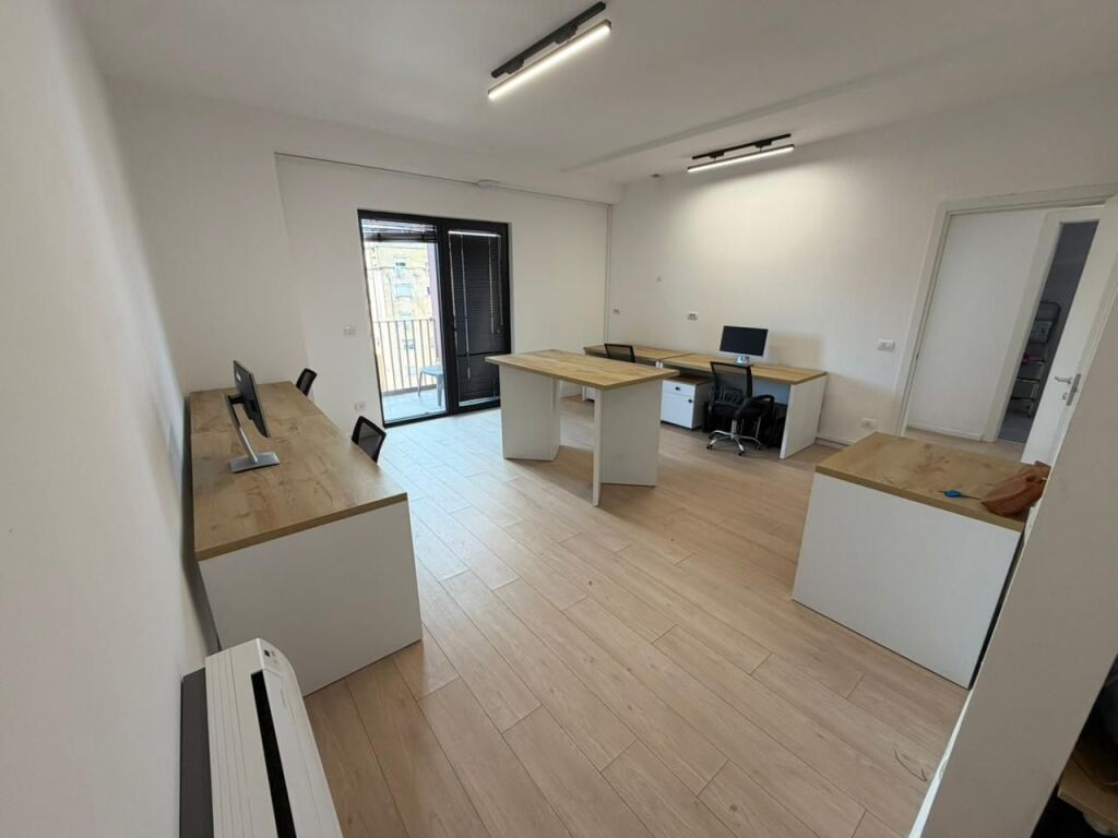 🏢 Apartment 2+1+2 for Rent for Offices 📍 Garden Building, 21 Dhjetori💶 Price: 1000€ / month