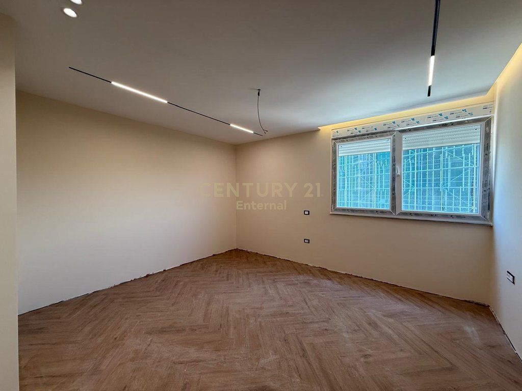 Apartament 2+1+2 per shitje tek Ish-Ekspozita