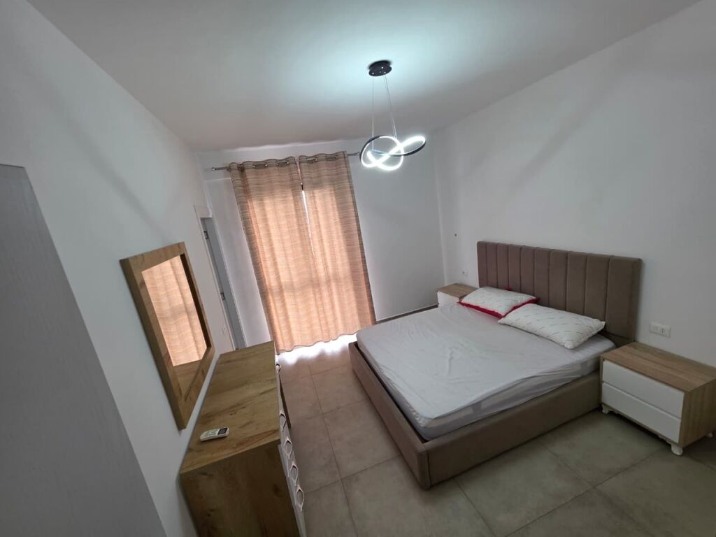 AFFITTASI 2+1+2 - FARMACIA 10, TIRANA