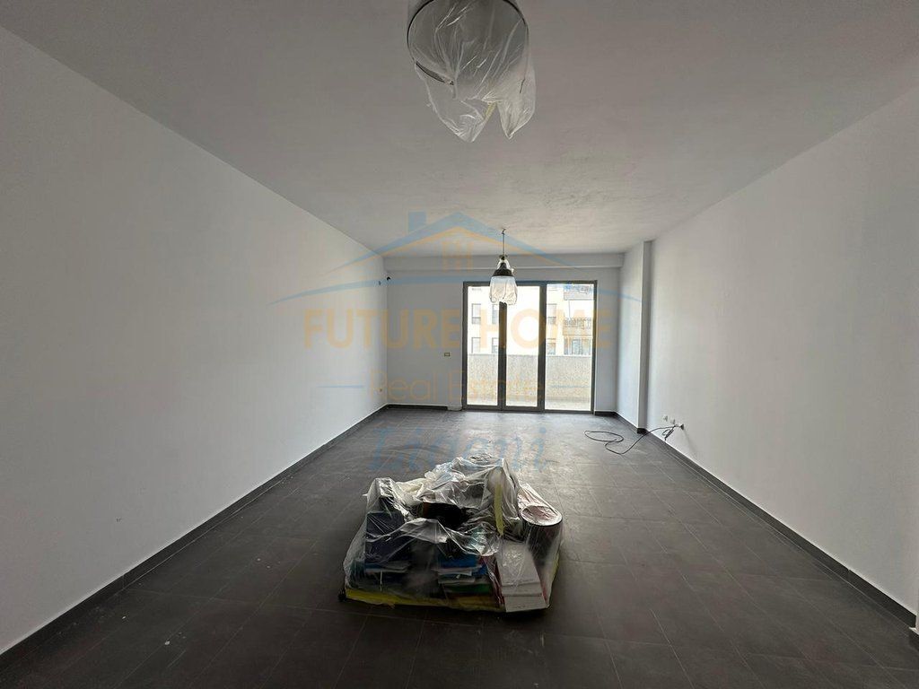 Shitet, Apartament 2+1, Kinostudio, Tiranë