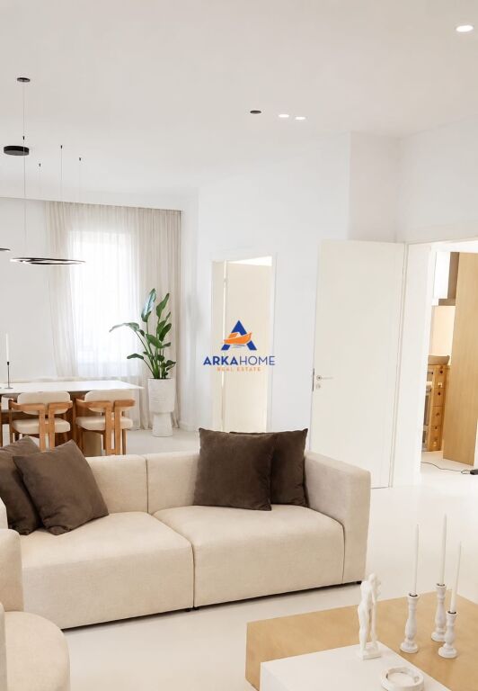 AFFITTASI VILLA SU 2 PIANI "IN ROLLING HILLS 2, TIRANA" 10.000 EURO