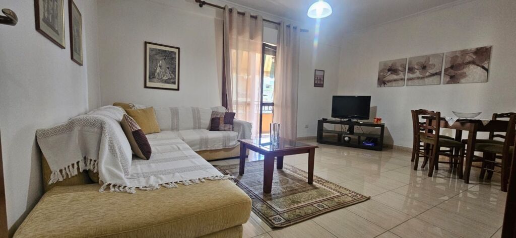 Apartament 1+1 me qira tek Komuna e Parisit!